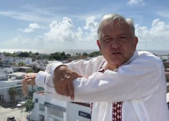 Si 10% de turistas de Cancún usa Tren Maya se reactiva economía, asegura AMLO