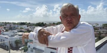 Si 10% de turistas de Cancún usa Tren Maya se reactiva economía, asegura AMLO