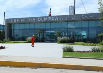 Con dos nuevas refinerías podría reducirse el precio de gasolinas, asegura AMLO