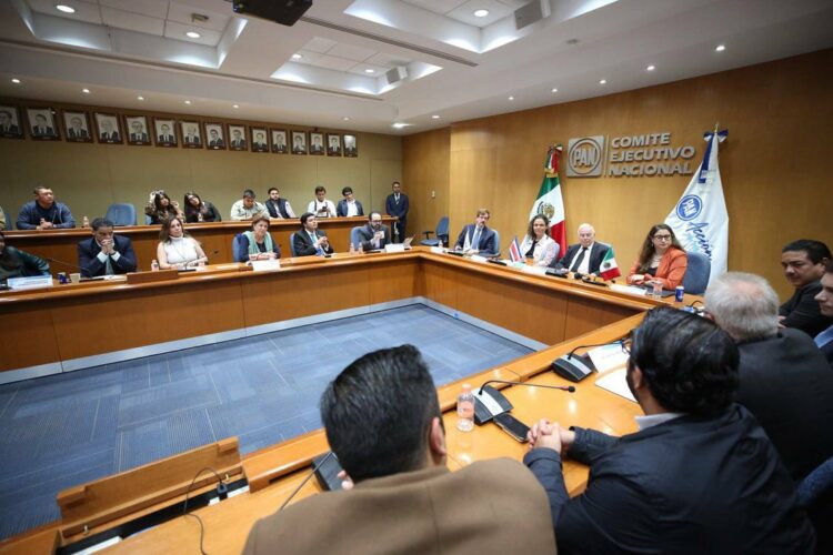 Conforma el PAN fundación ideológica con militantes distiguidos