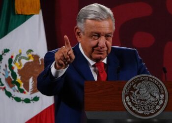 Descarta AMLO que pueda surgir un candidato presidencial del Ejército