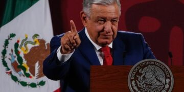 Descarta AMLO que pueda surgir un candidato presidencial del Ejército