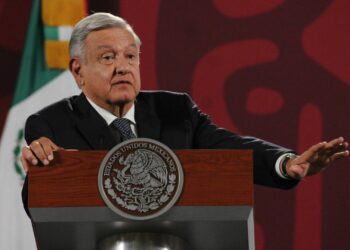 Defiende AMLO desempeño de Alejandro Encinas en caso Ayotzinapa