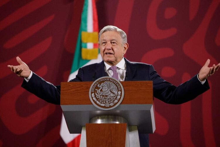 Uso del voto electrónico, opción a analizar para reforma electoral: AMLO