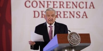AMLO lamenta suspensión temporal de plan piloto educativo