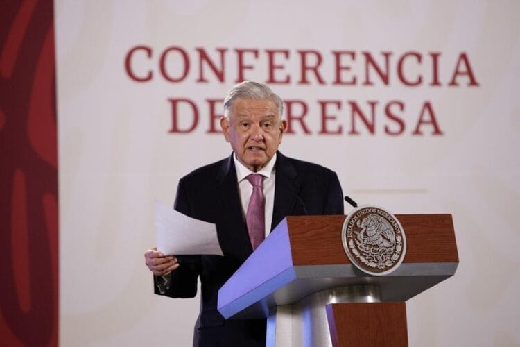 AMLO lamenta suspensión temporal de plan piloto educativo