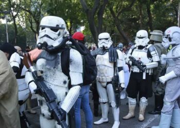 ¡Llegaron los Jedi!; inicia desfile de Star Wars en Paseo de la Reforma
