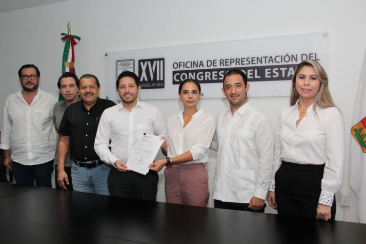 Entrega Ana Patricia Peralta paquete fiscal 2023 de Benito Juárez al Congreso del Estado