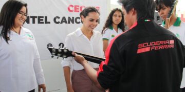 Apoya Ana Patricia Peralta creación de club musical de CECYTE Cancún II