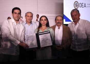Signa Ana Patricia Peralta convenio de colaboración catastral para más certeza jurídica