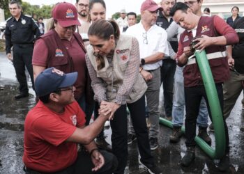 Supervisa Mara Lezama trabajos de limpieza y desazolve de pozos en Chetumal