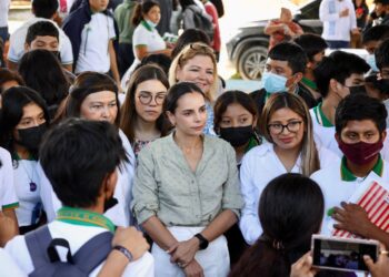 Acerca Ana Patricia Peralta pláticas preventivas a jóvenes cancunenses