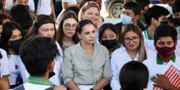 Acerca Ana Patricia Peralta pláticas preventivas a jóvenes cancunenses