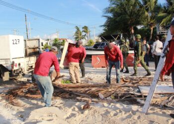 Realizan operativo conjunto para mantener playas públicas limpias en Cancún