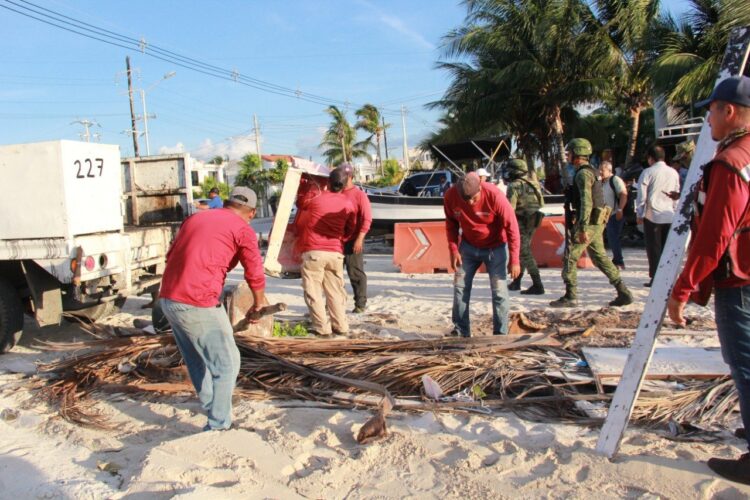 Realizan operativo conjunto para mantener playas públicas limpias en Cancún