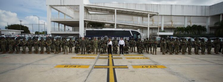 Mara Lezama recibe a infantes de Marina para sumarse a acciones de seguridad