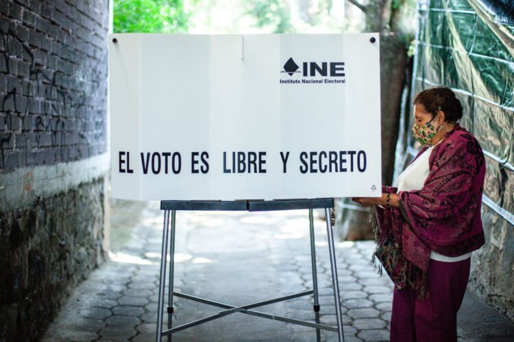 Apoyan dos de cada tres mexicanos la reforma electoral de AMLO