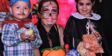 Una gran “Noche de Calaveritas” disfrutaron las niñas y niños en Isla Mujeres