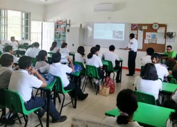 Imparten curso de educación vial a estudiantes del Colegio de Bachilleres de Puerto Morelos