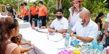 Atiende Sistema DIF de Isla Mujeres a comunidad de Francisco May a través de brigada social