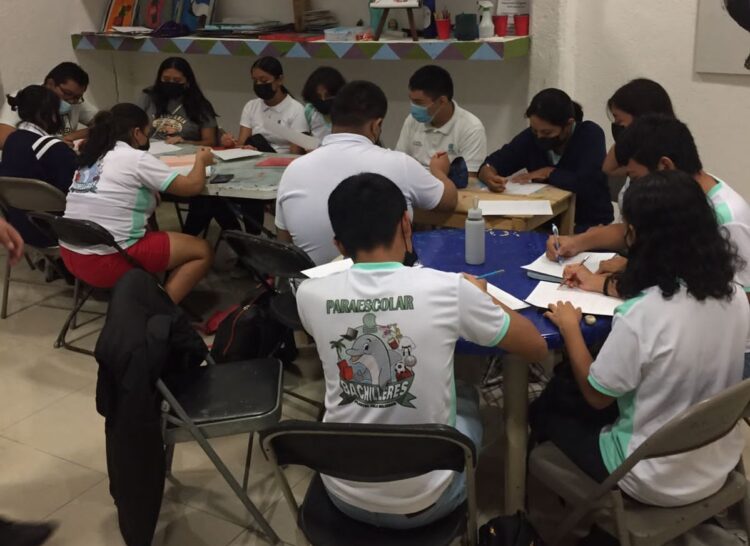 Promueve Atenea Gómez cultura entre la niñez y juventud isleña a través de impartición de talleres