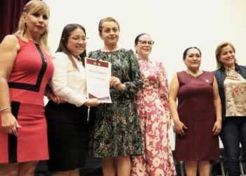 Imparte Claudia Carrillo Gasca conferencia sobre participación política de las mujeres