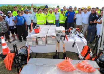 Dignifican labor del personal del Ayuntamiento de Isla Mujeres con entrega de uniformes y equipo nuevo