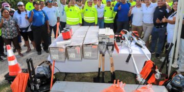 Dignifican labor del personal del Ayuntamiento de Isla Mujeres con entrega de uniformes y equipo nuevo