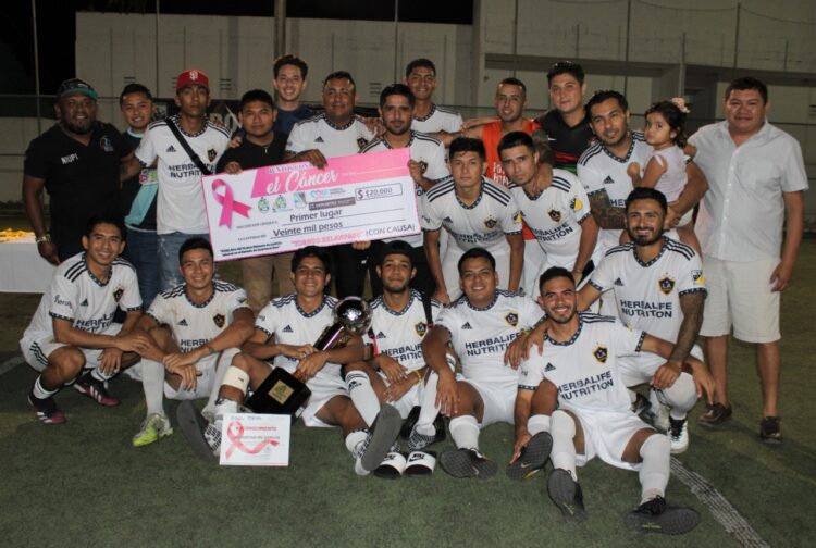 Exitoso torneo relámpago de futbol 7 en Puerto Morelos a beneficio de mujeres con cáncer