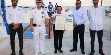 Encabeza Blanca Merari izamiento “Blue Flag” en Playa Sol