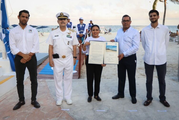 Encabeza Blanca Merari izamiento “Blue Flag” en Playa Sol
