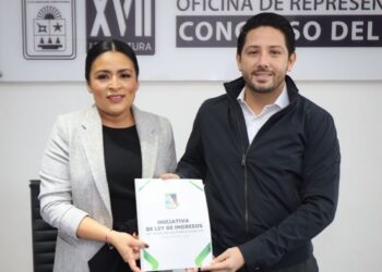 Entrega Blanca Merari Iniciativa de Ley de Ingresos 2023 de Puerto Morelos al Congreso del Estado