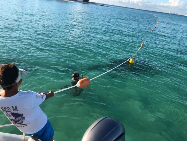 Con la colocación de boyado nuevo garantizan la seguridad de bañistas en Isla Mujeres