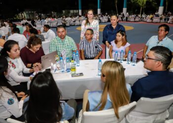 Celebra Atenea Gómez gran participación de la comunidad isleña en el Foro de Consulta Ciudadana