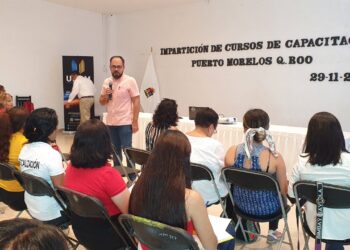 Capacitan a funcionarios de Puerto Morelos para mejorar la atención a la ciudadanía