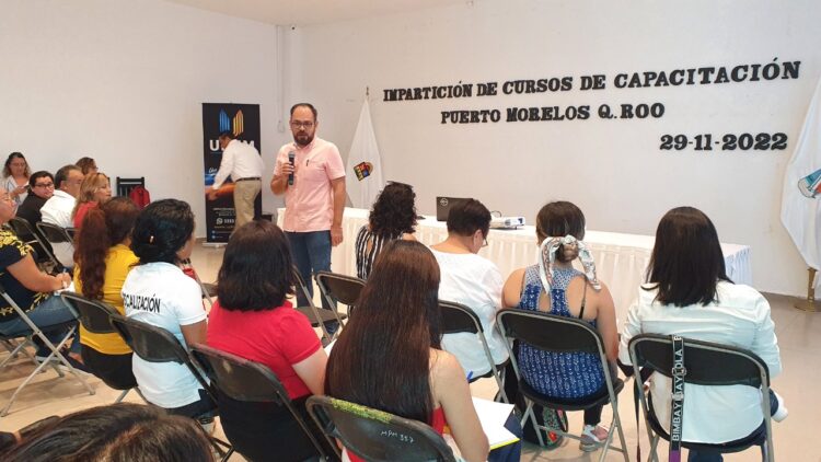 Capacitan a funcionarios de Puerto Morelos para mejorar la atención a la ciudadanía