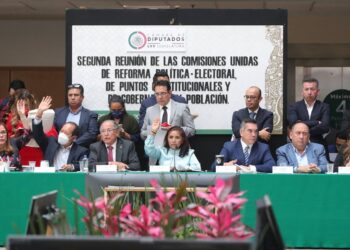 “Claro que el INE se toca”; avanza reforma electoral en comisiones con votos de Morena y aliados