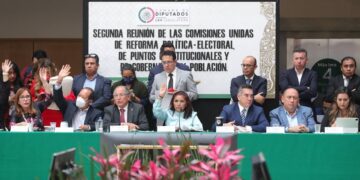 “Claro que el INE se toca”; avanza reforma electoral en comisiones con votos de Morena y aliados