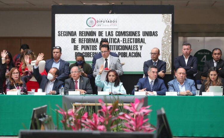“Claro que el INE se toca”; avanza reforma electoral en comisiones con votos de Morena y aliados