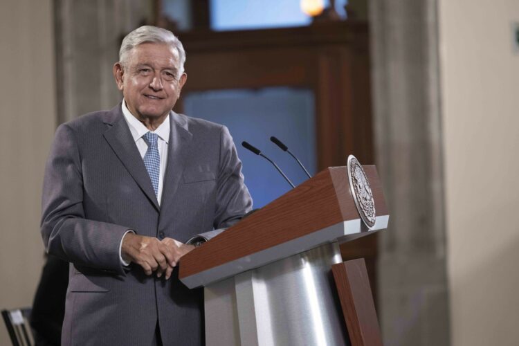 Cónclave conservador "ayuda" para informar sobre racismo y clasismo: AMLO