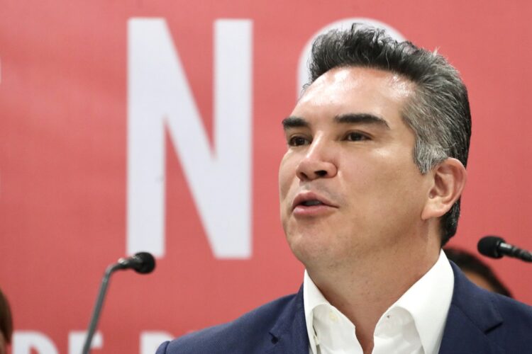 Vigente, alerta migratoria contra Alejandro Moreno; juez rechaza suspenderla