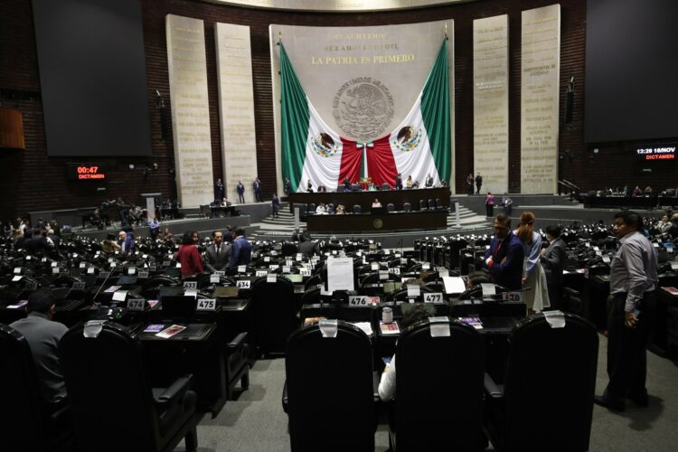 PAN, PRI y PRD celebran su "reencuentro" en Va por México