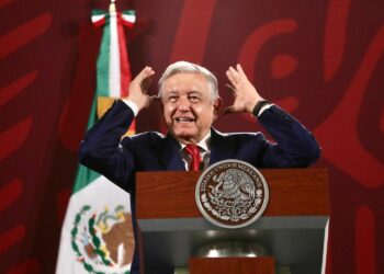 Es lamentable el papel de "barberos" que rodean a presidenciables: AMLO