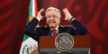 Es lamentable el papel de "barberos" que rodean a presidenciables: AMLO