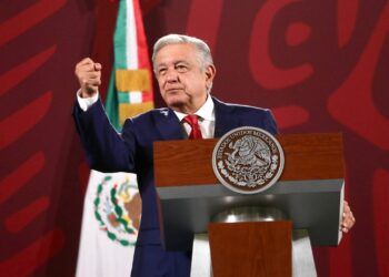 AMLO reitera invitación al Zócalo para informe el 1 de diciembre