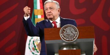 AMLO reitera invitación al Zócalo para informe el 1 de diciembre