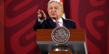 No se pretende desaparecer al INE ni al TEPJF, aclara AMLO