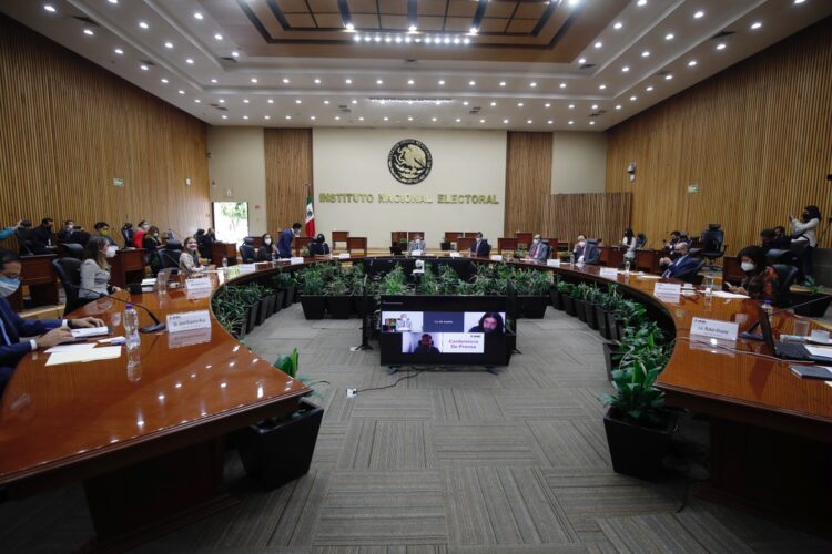 Ocultó el INE sondeo que favorece la reforma electoral