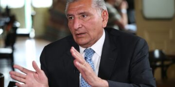 Denuncia contra Felipe Calderón es por crímenes en Oaxaca: Adán Augusto López