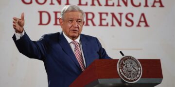 AMLO lamenta fallecimiento del ex diputado de Morena, Luis Alegre